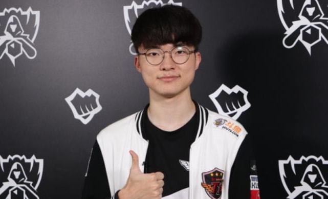 德州扑克高手很少“再看”（德州扑克高手几乎不会反复看牌）